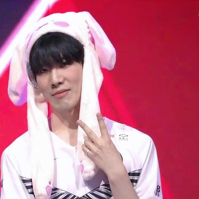 边后卫内收 边后卫内收